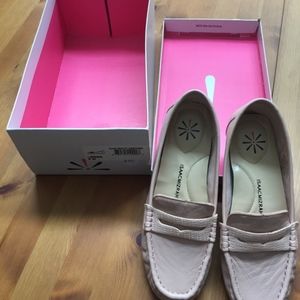 NWT Isaac Mizrahi Rose Nude Leather loafers